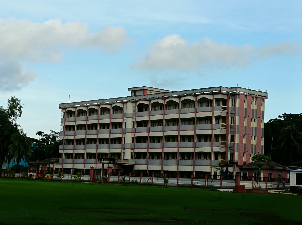 হাতিয়া দ্বীপ সরকারি কলেজের বাংলা বিভাগে শতভাগ পাস, ফার্স্ট ক্লাস ১১